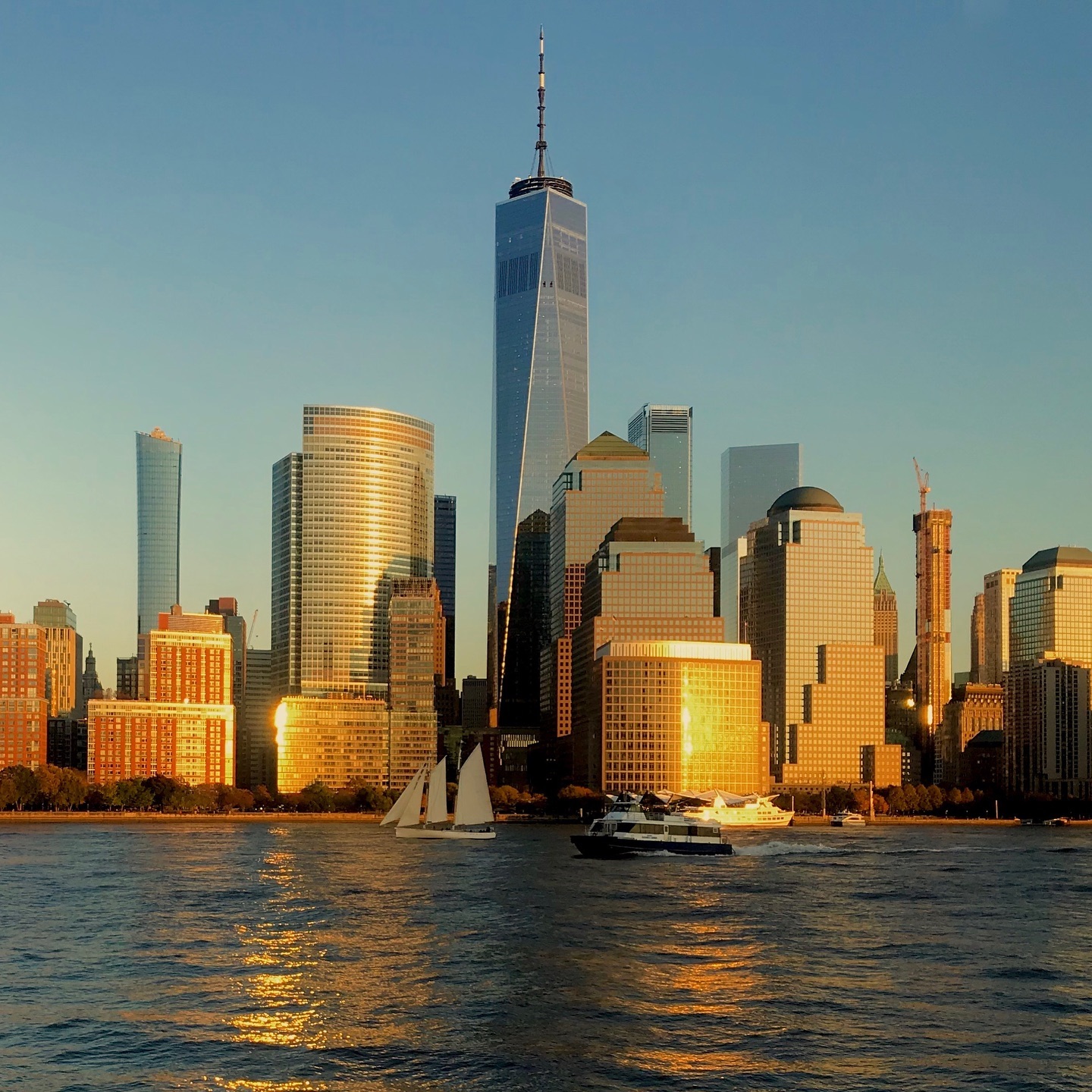 NYC Boat Tour - Crucero nocturno de 90 minutos con música y el horizonte de Manhattan