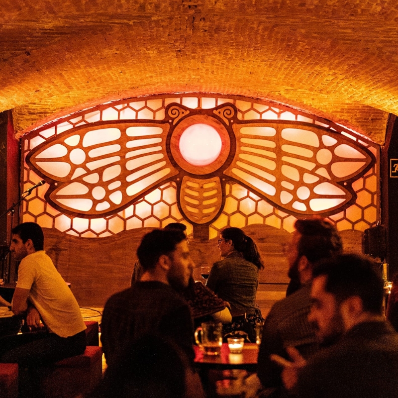 Failing in Love: Stand-up Comedy in English about love