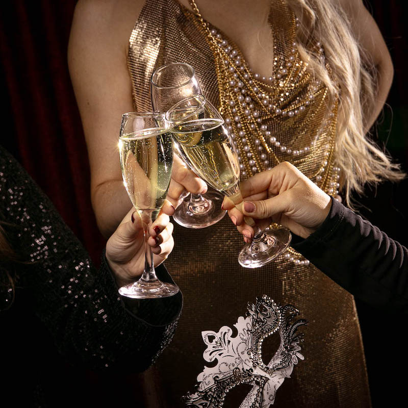 New Year’s Eve Dinner, Dance & Bottomless Drinks - Smith's Bar & Grill New Year’s Eve Dinner, Dance & Bottomless Drinks