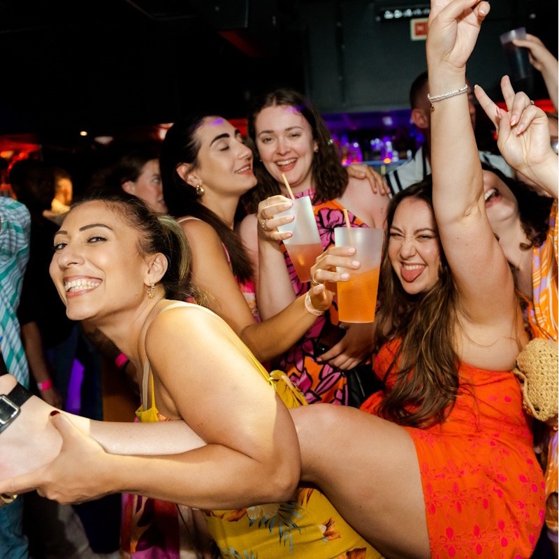 Drink & Fall in Love - Lisbon Valentine's Carnival Pub crawl