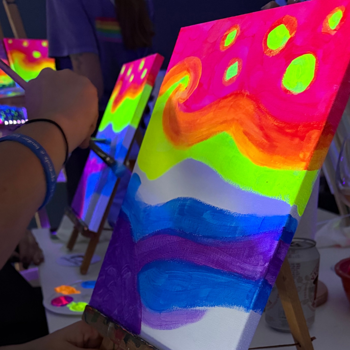 🎨✨ NEON&WINE! A Unique Sensorial & Painting Experience!