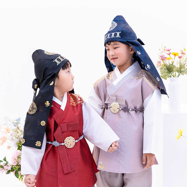 Hanboknam: Hanbok Rental Experience (Bukchon Hanok Village Branch)