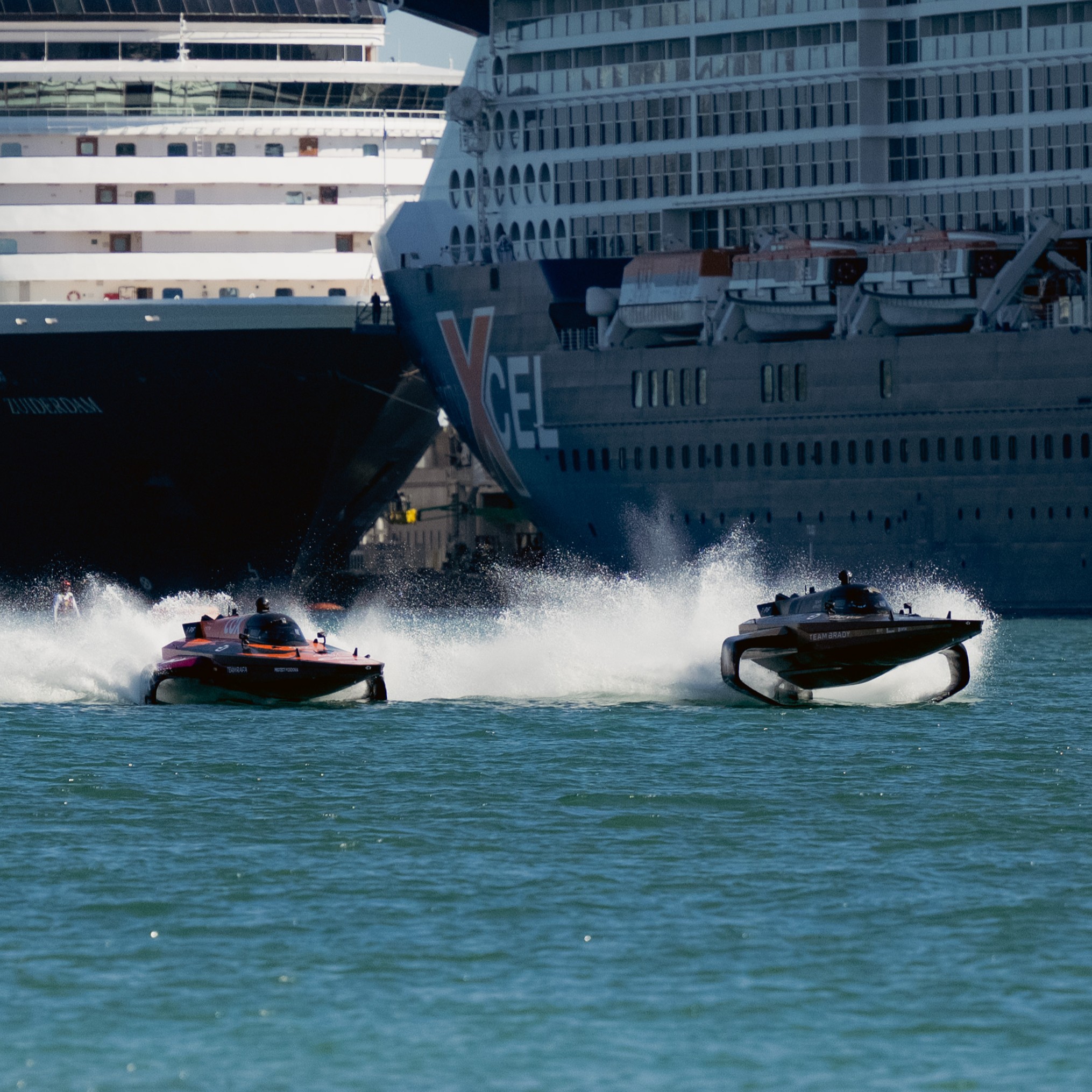 Follow the racing
