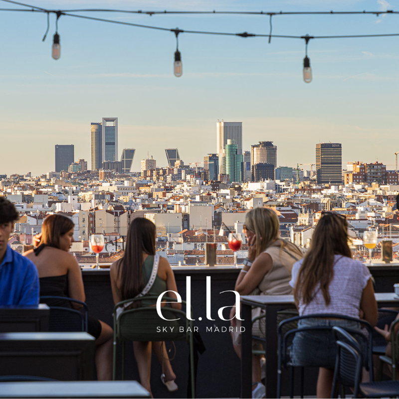 Café y bollería en Ella Sky Bar