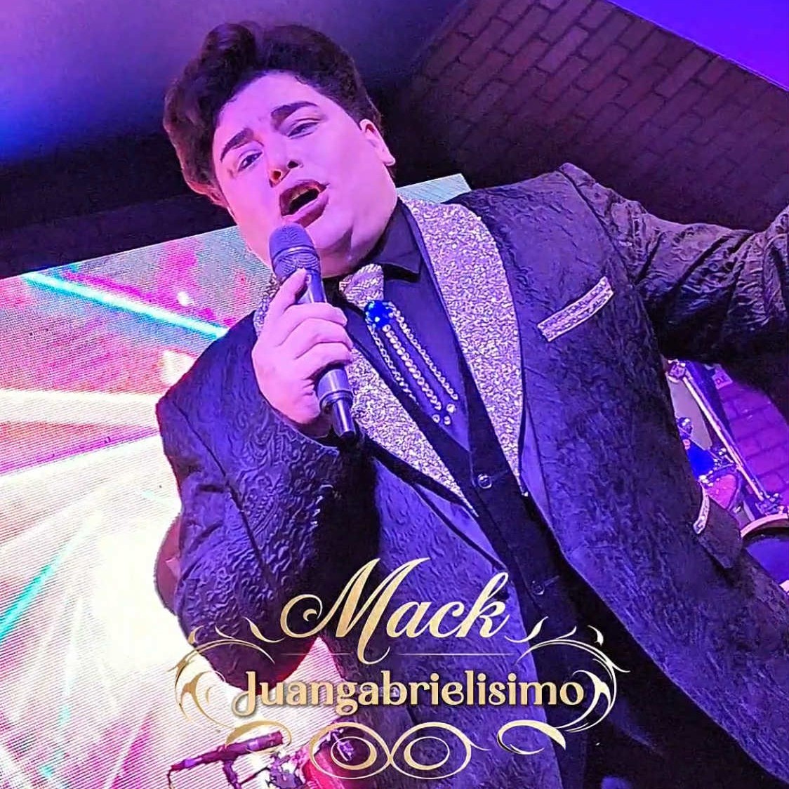 Domingo de Pascua: Brunch con un Tributo a Juan Gabriel