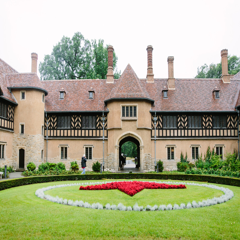 From Berlin: Gardens & Palaces of Potsdam Bike Tour with Lunch Stop