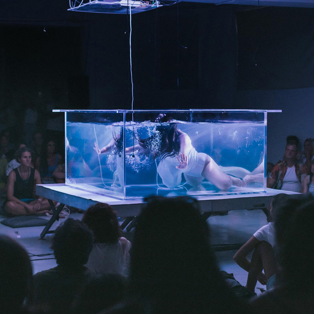 Echos from a liquid memory by Carincur