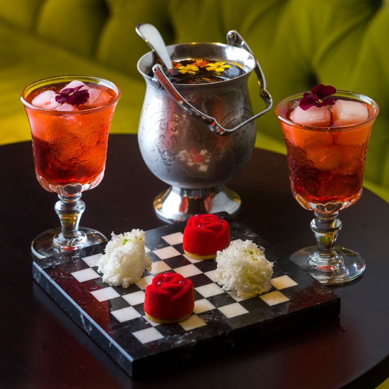 Sant Jordi in Punch Room Barcelona