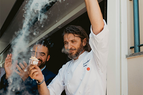 Live entertainment & dining