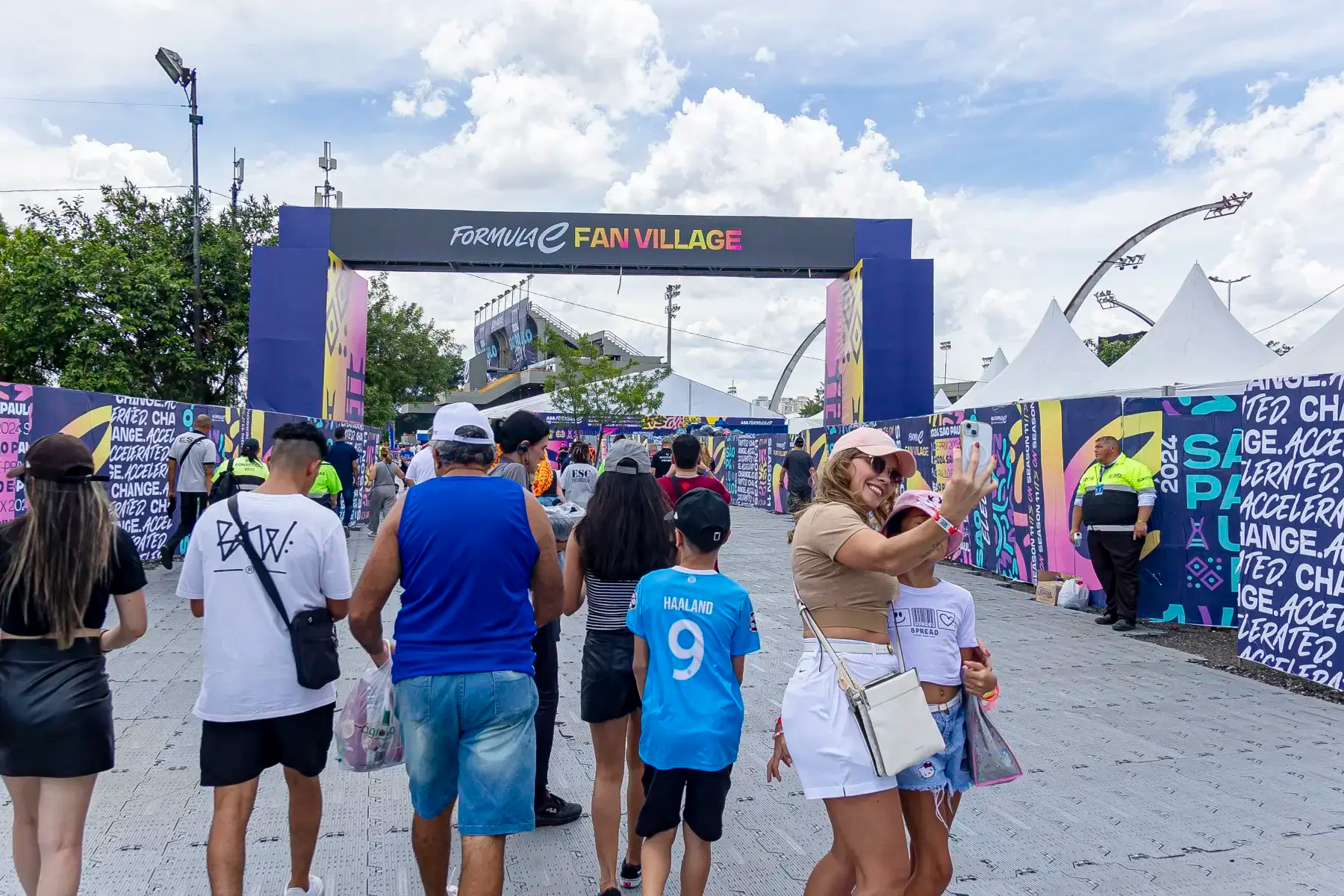 Fan Village: vívelo por dentro