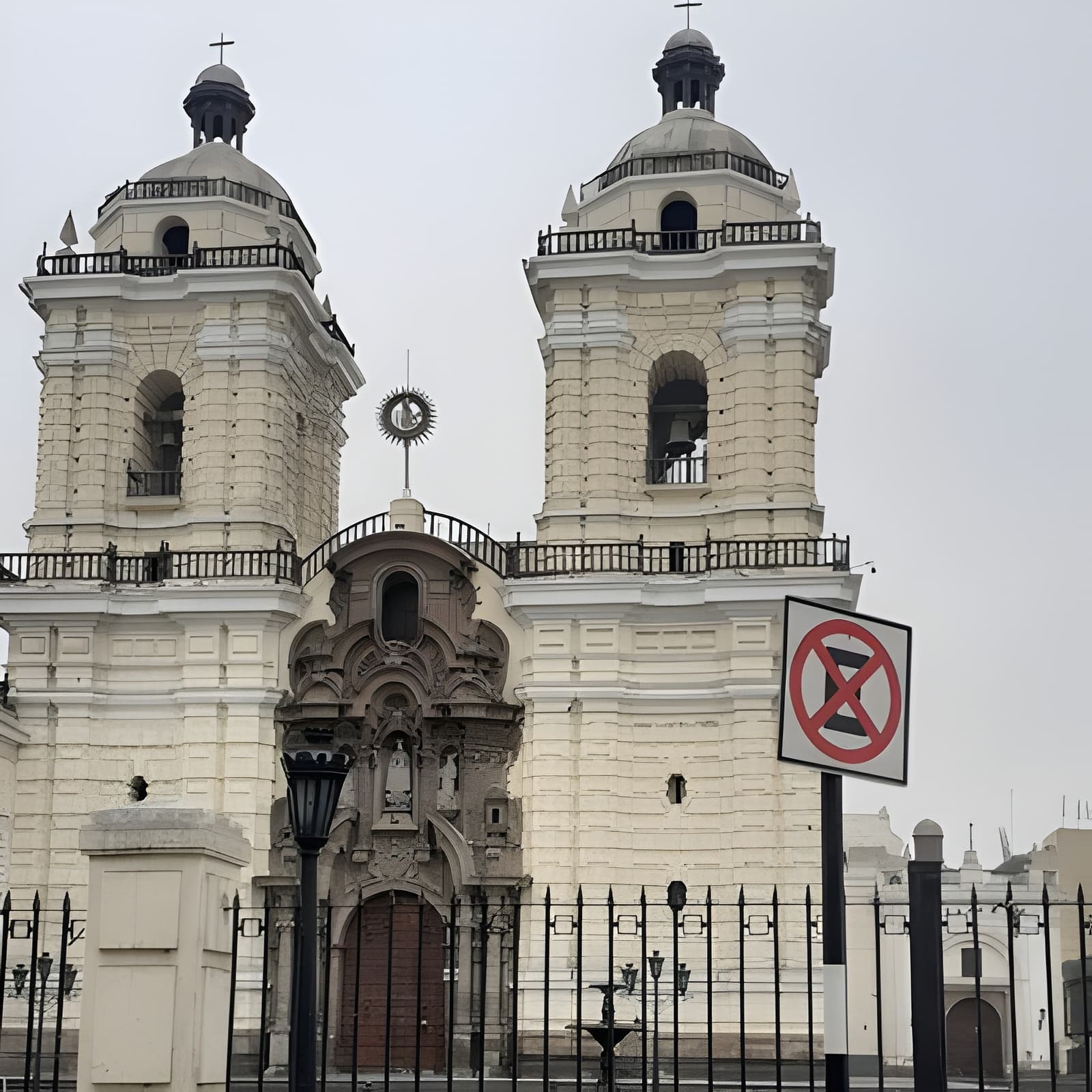Visitando la Plaza de Armas de Lima