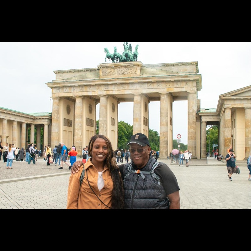 Ultimate E-Bike Tour of Berlin with Beer Garden Stop