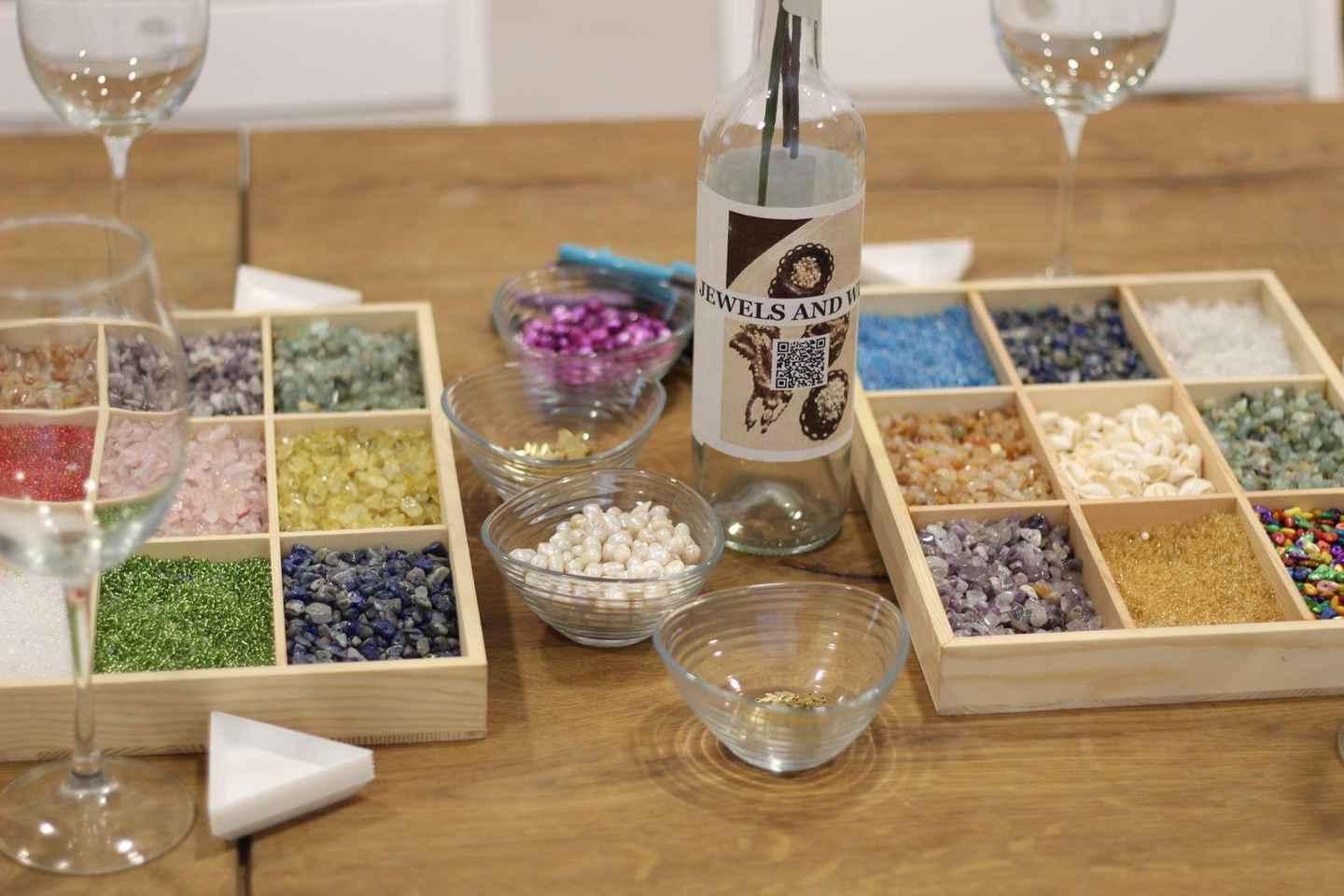 Taller de Joyas y Vino Ilimitado en Madrid