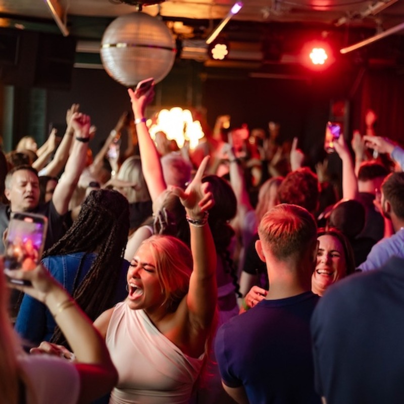 Ibiza Anthems Brunch Fiesta de fuegos artificiales