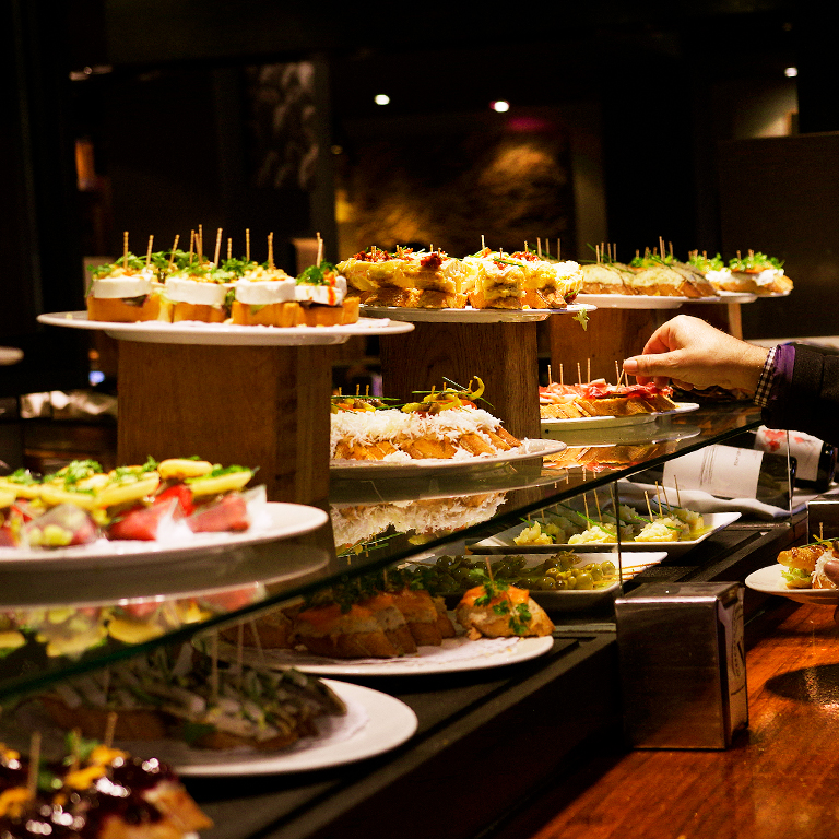 Menu 16 Pintxos Donostiarras + Bottle in Euskal Etxea