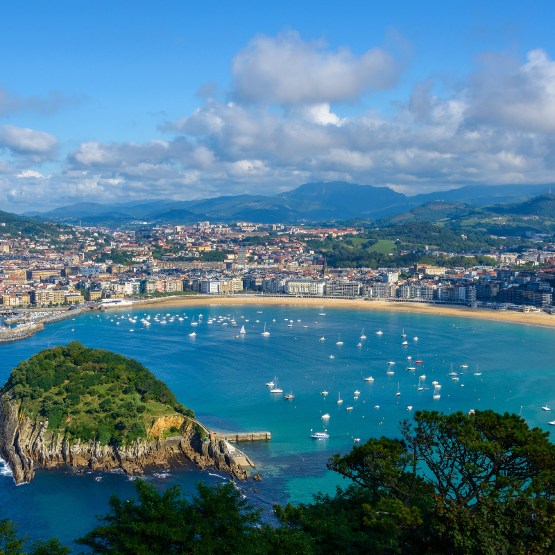 San Sebastián: visita guiada de historias y leyendas con humor