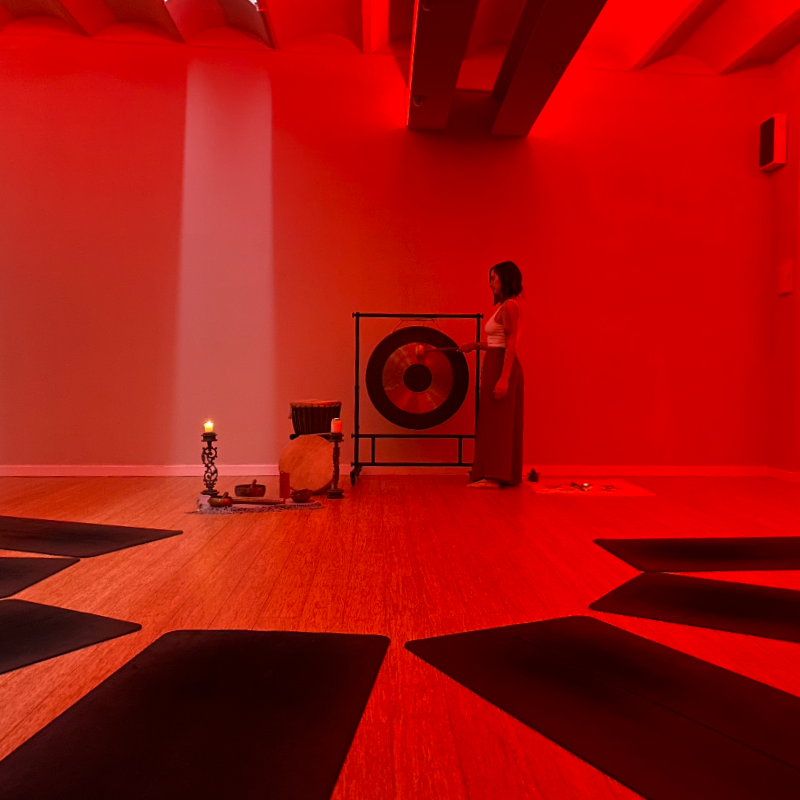 Ceremonia de cierre 2025: Yin, Sound & Journaling