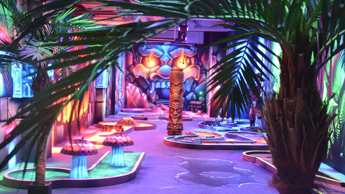 Color Room (1h) + Mini-golf (30 min)